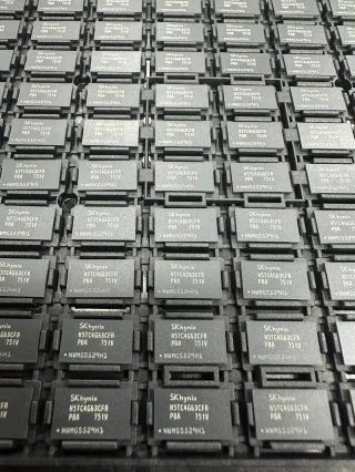 H5TC4G63AFR-PBA  p1
